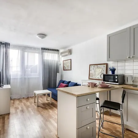 Frey Homes City Center Zelazna