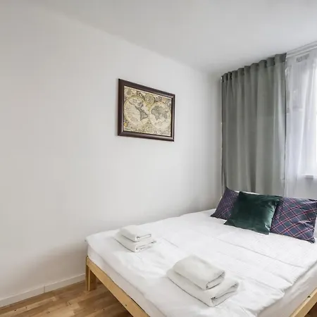 Frey Homes City Center Zelazna アパート ワルシャワ
